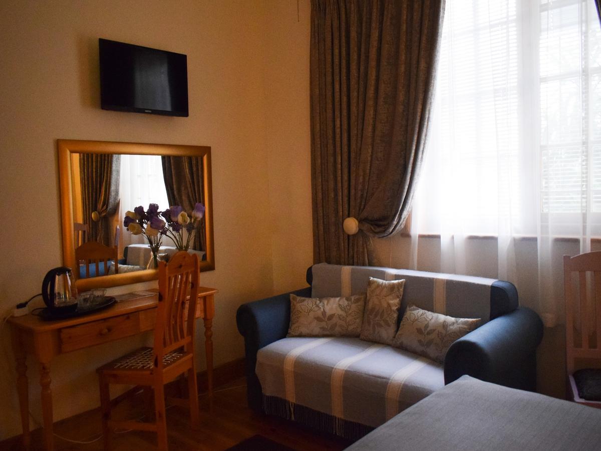 Auberge Alouette Guesthouse Франшхоек Екстериор снимка