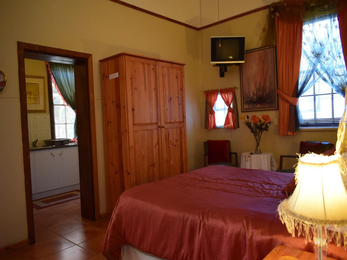 Auberge Alouette Guesthouse Франшхоек Екстериор снимка